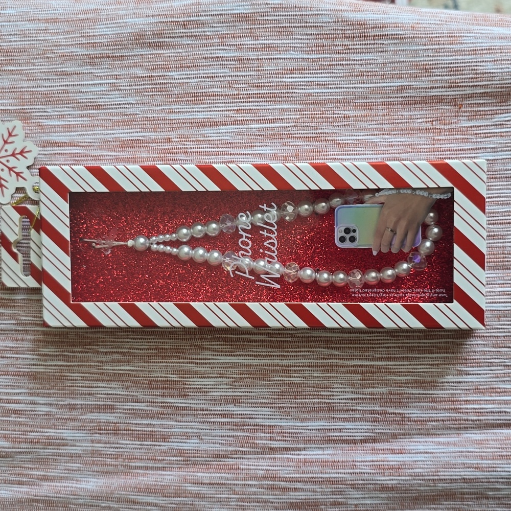 "PEARL" PHONE WRISTLET